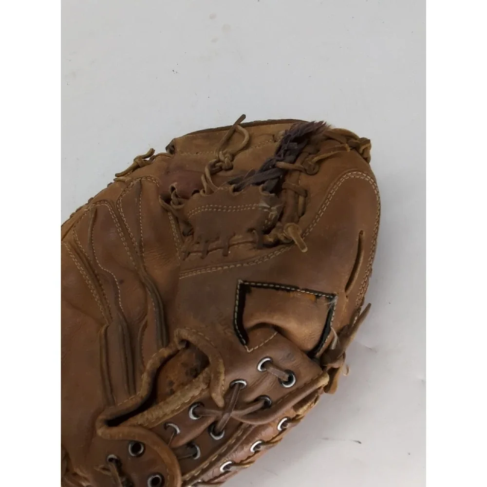Wilson A2402 Professional Model Catchers Mitt Righty Nylon Stitched USA C3
